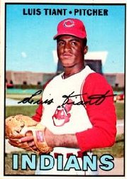 1967 Topps Baseball Cards      377     Luis Tiant